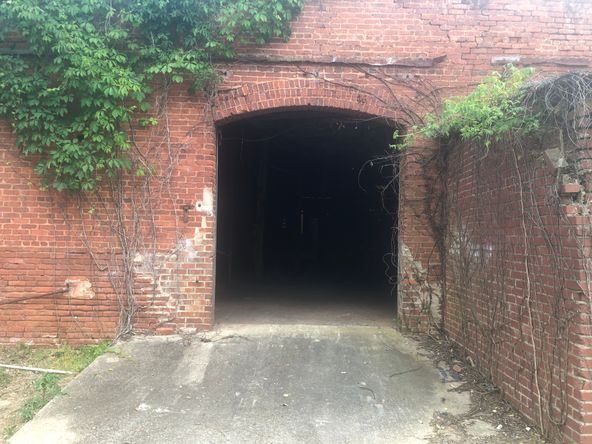 Maysville: 530 Sims St, Maysville, GA 30558